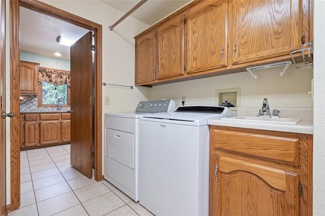 laundry room featuring sink, cabinets, independent washer and dryer, and light tile patterned flooring