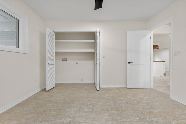 unfurnished bedroom featuring ceiling fan and a closet