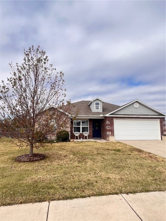 view of front of property featuring a front lawn and a garage