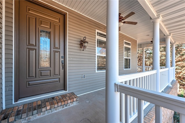 doorway to property with ceiling fan