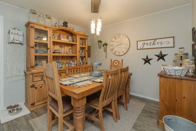 dining space featuring a notable chandelier, dark hardwood / wood-style floors, and crown molding