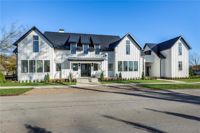 view of modern farmhouse style home