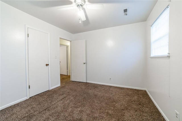 carpeted empty room featuring ceiling fan