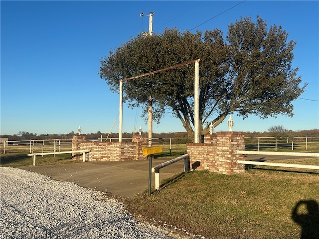 view of yard featuring a rural view