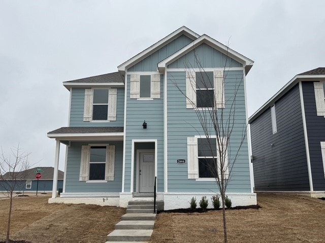 view of front facade with a front yard