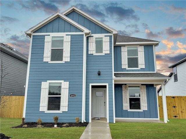 view of front of house featuring a yard