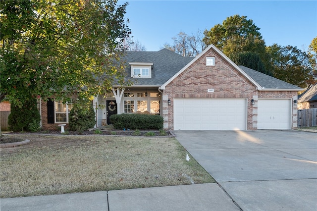 view of front facade featuring a garage and a front yard