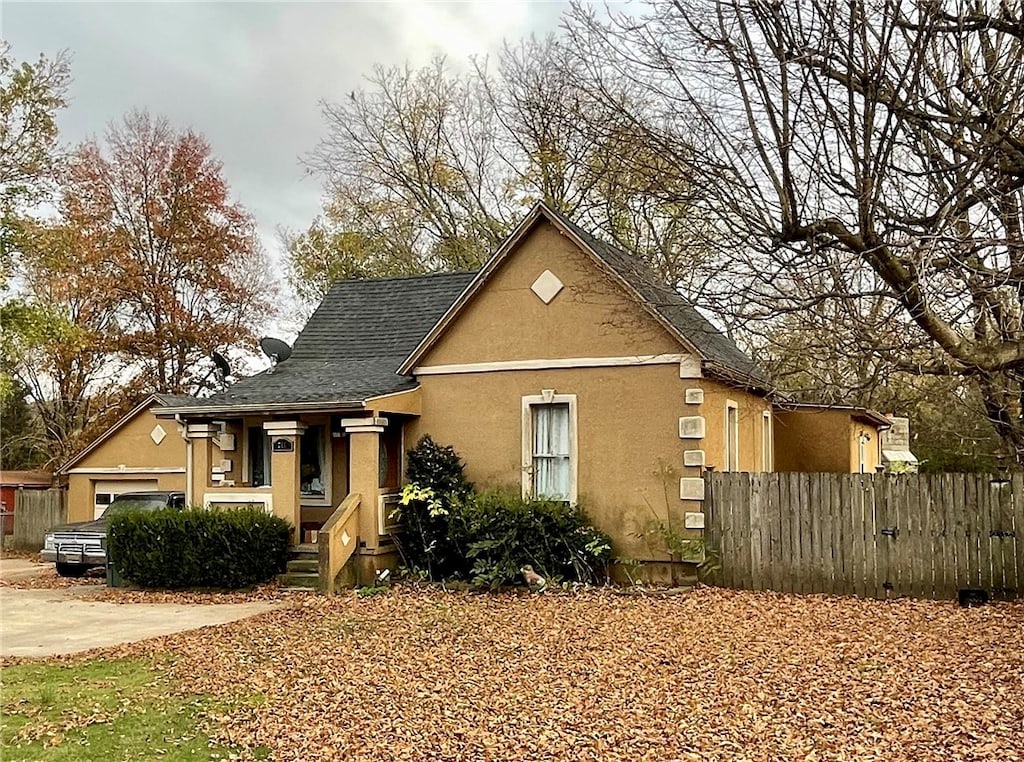 view of front of house with a garage