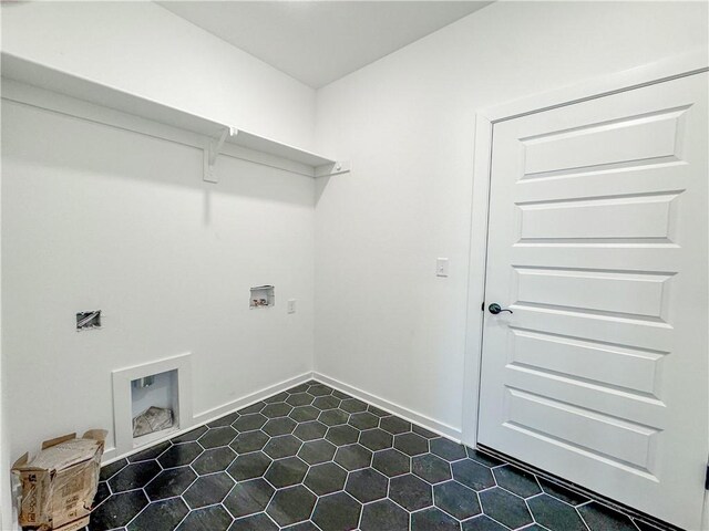 washroom with washer hookup, laundry area, and baseboards