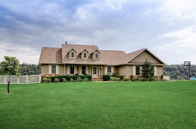 cape cod-style house featuring a front yard