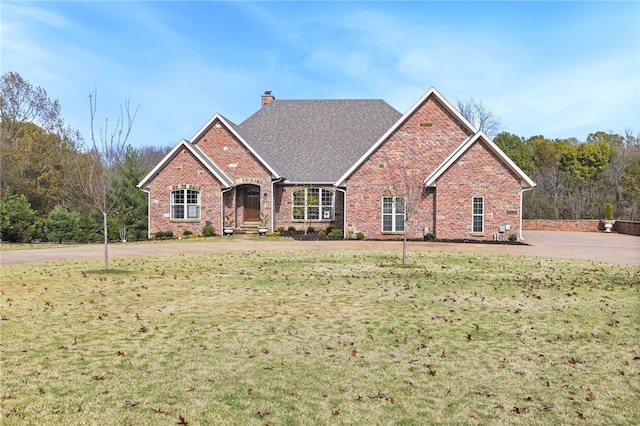 view of front of home featuring a front yard