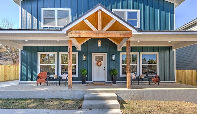 doorway to property with covered porch