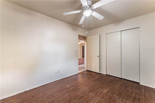 unfurnished bedroom with dark hardwood / wood-style floors, ceiling fan, a textured ceiling, and a closet