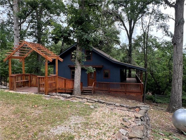 view of front facade featuring a wooden deck