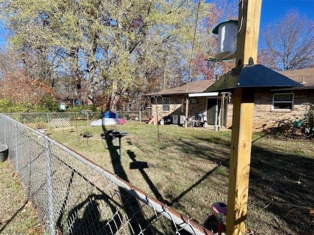 659 Genevieve Ave, Fayetteville, AR 72704 - view of yard
