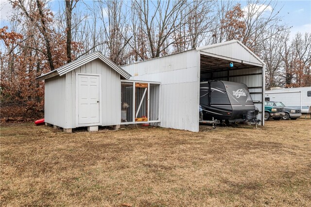 view of outdoor structure with a yard