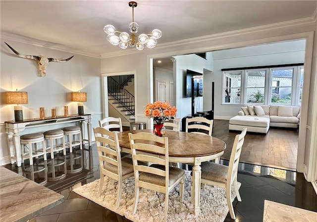 dining area featuring crown molding, dark hardwood / wood-style floors, and an inviting chandelier