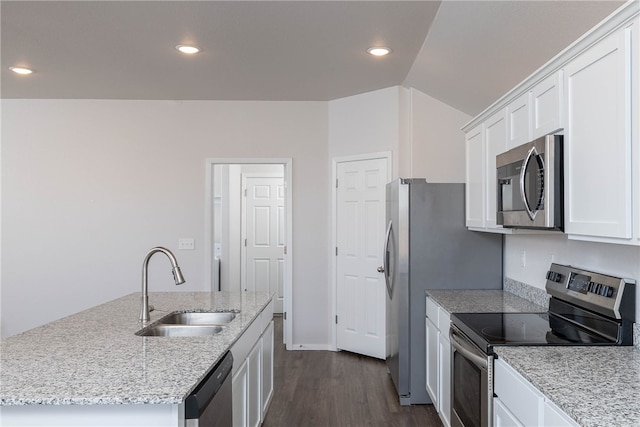 kitchen with sink, dark wood-type flooring, stainless steel appliances, a center island with sink, and white cabinets