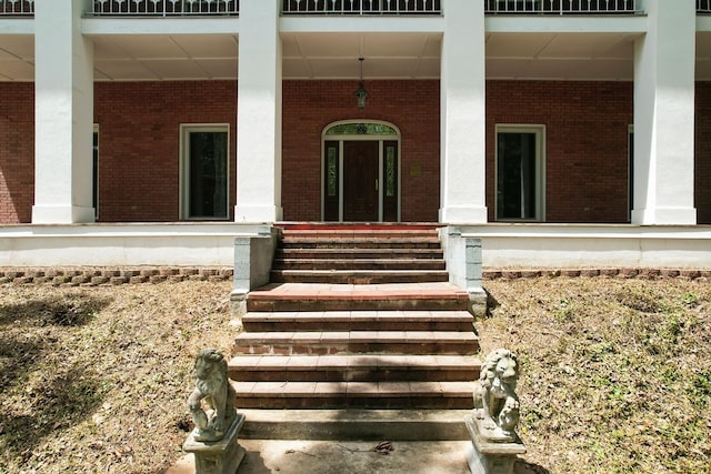 property entrance featuring covered porch