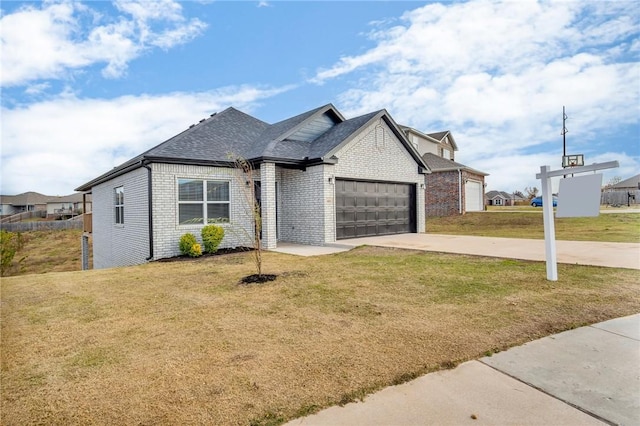 view of front of house featuring a front yard and a garage