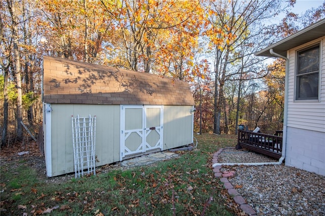 view of outbuilding