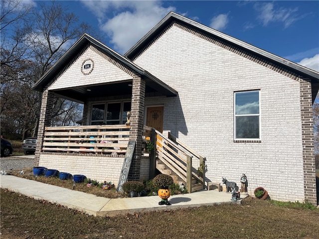 view of front facade featuring a porch