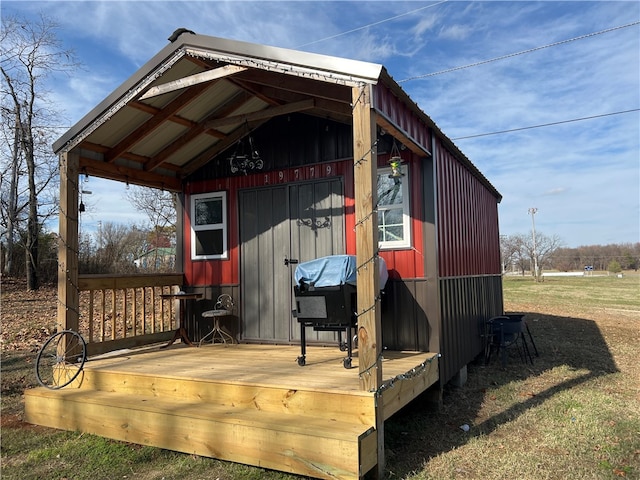 view of outbuilding