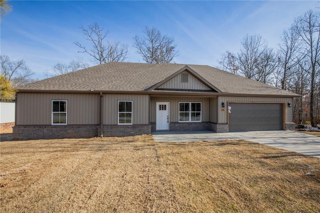 view of front of property featuring a garage and a front yard