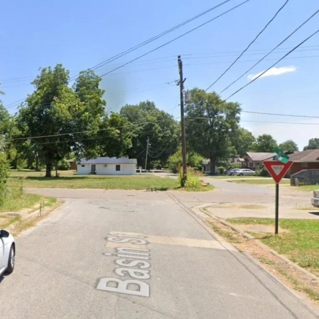 Listing photo 3 for 1603 Basin St, AR 72315