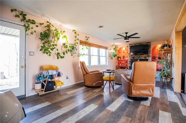 living room with dark wood-type flooring and ceiling fan