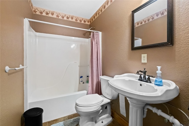 bathroom featuring shower / tub combo with curtain and toilet