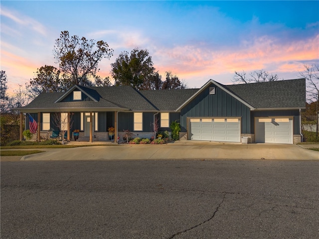 view of front facade featuring a garage