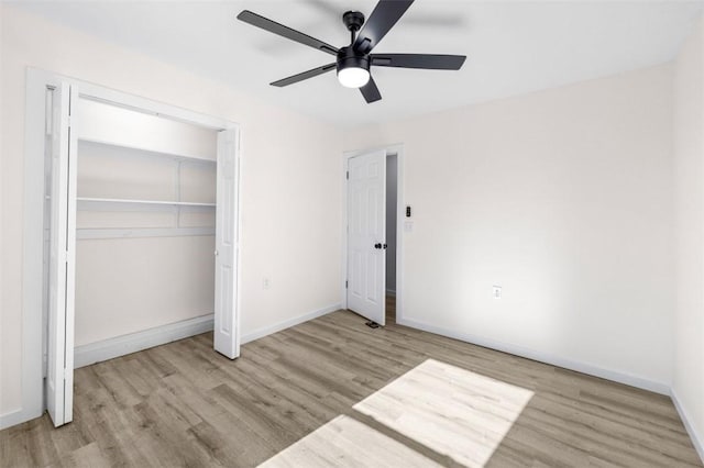 unfurnished bedroom featuring light wood-type flooring, ceiling fan, and a closet