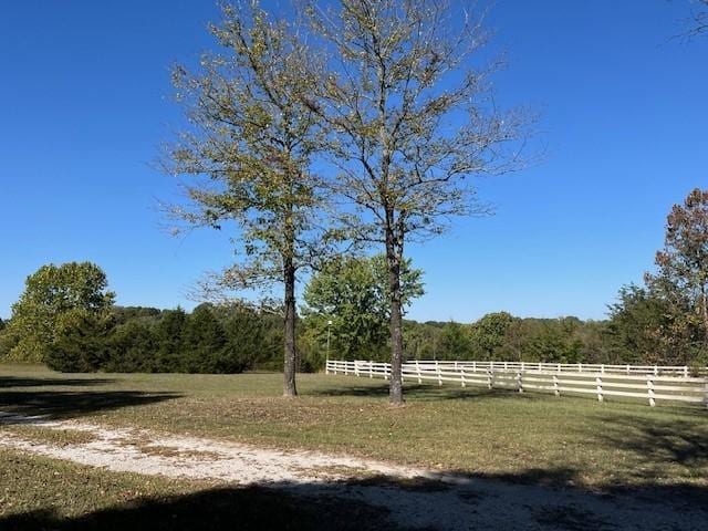 view of yard featuring a rural view