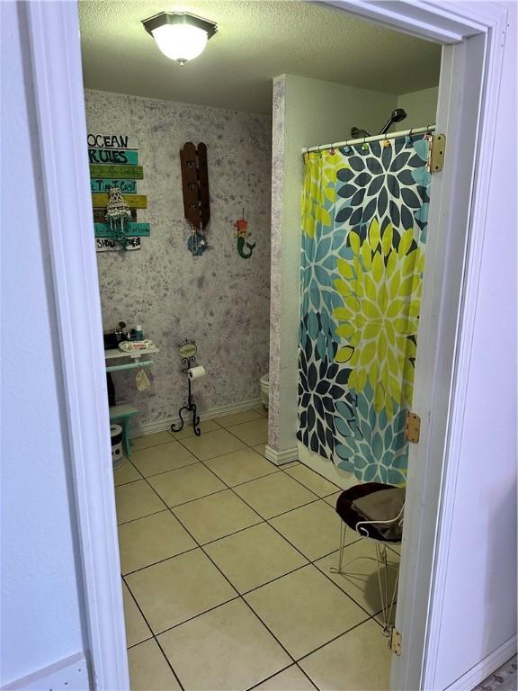 bathroom with toilet and a shower with shower curtain