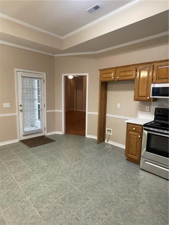 kitchen with crown molding and appliances with stainless steel finishes