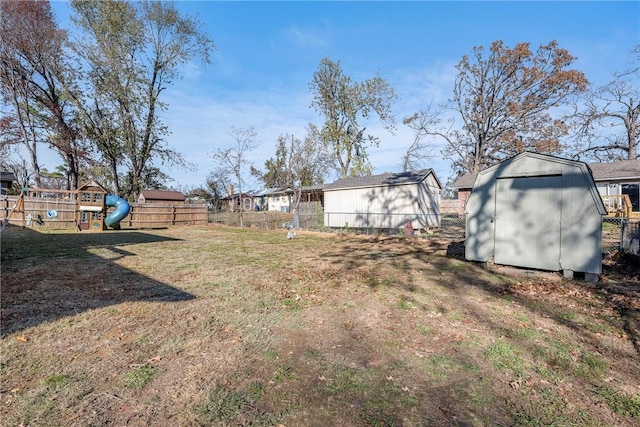 view of yard with a storage unit