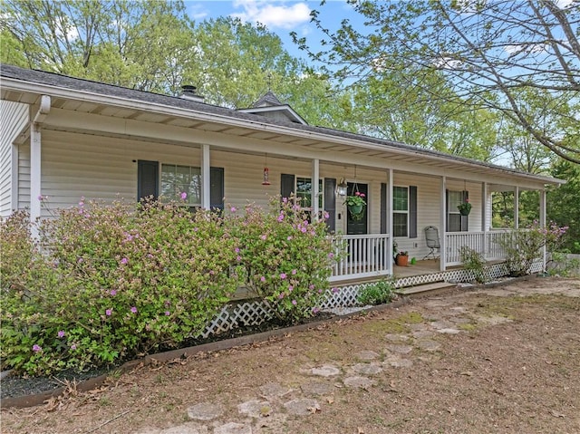 ranch-style home with a porch