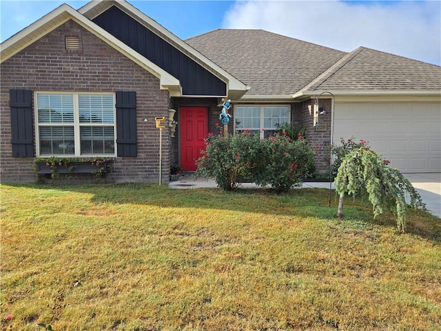 view of front of property featuring a front yard and a garage