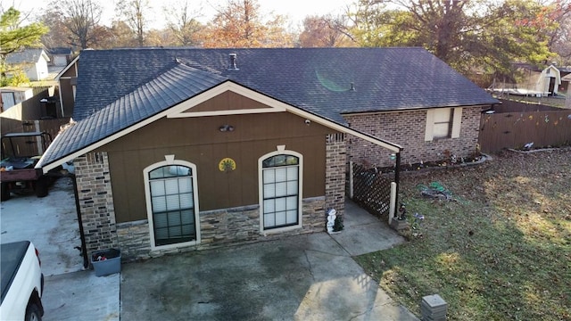 view of front facade featuring a patio