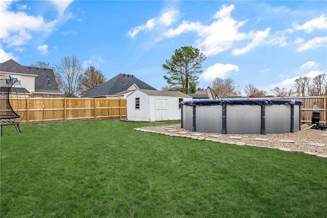 view of yard featuring a storage unit and a covered pool