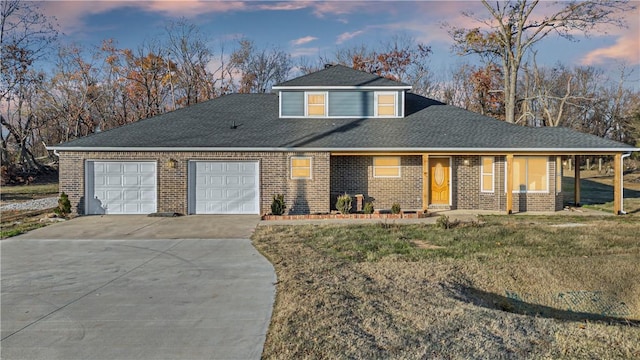 view of front of property featuring a yard and a garage