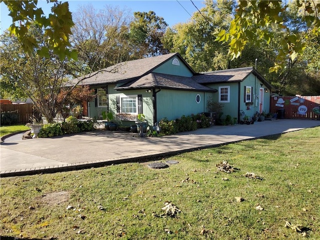 ranch-style house with a front yard