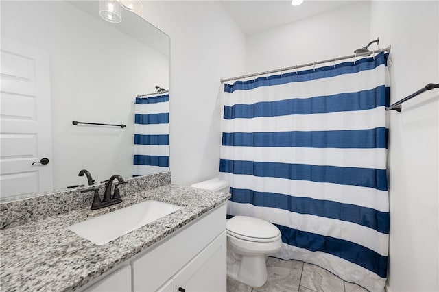 bathroom with a shower with curtain, vanity, and toilet