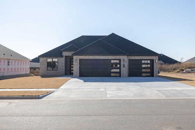 view of front facade featuring a garage