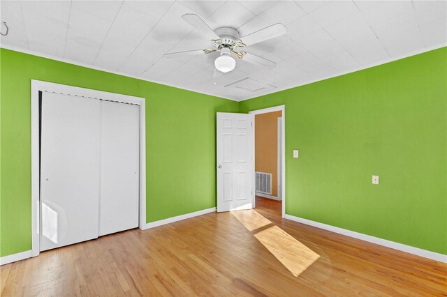 unfurnished bedroom with a closet, light hardwood / wood-style flooring, and ceiling fan