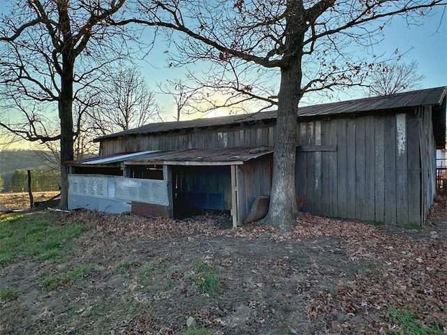 exterior space featuring an outbuilding