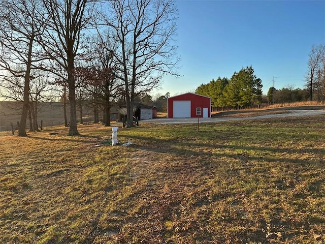 view of yard featuring an outbuilding and a garage