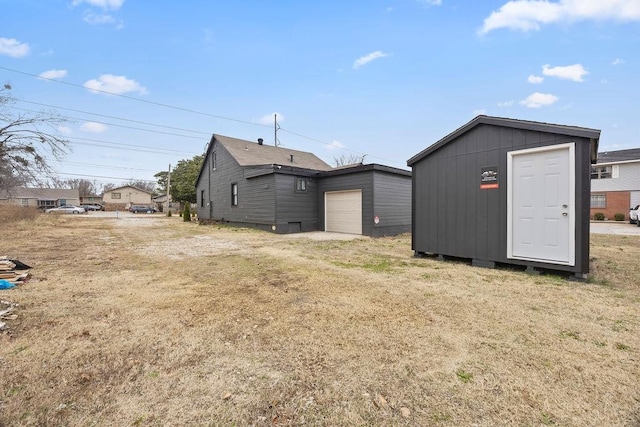 view of yard with a shed