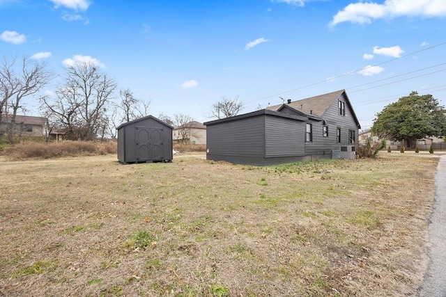 view of yard with a storage unit